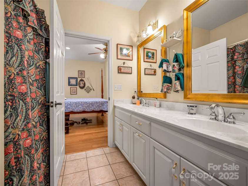 89 Memory Lane, Saluda, NC 28773.  MLS# CAR4314007, YatesRealty ID 17265. 