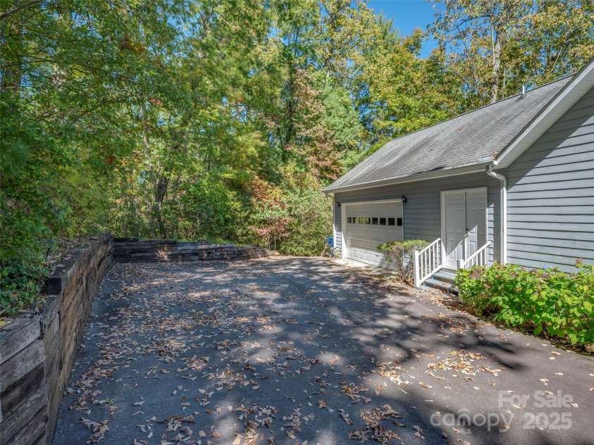 89 Memory Lane, Saluda, NC 28773.  MLS# CAR4314007, YatesRealty ID 17265. 