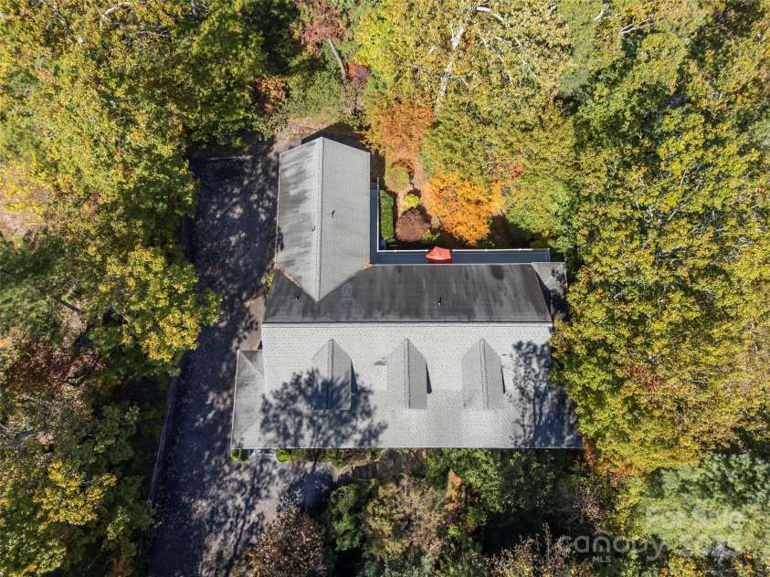 89 Memory Lane, Saluda, NC 28773.  MLS# CAR4314007, YatesRealty ID 17265. 