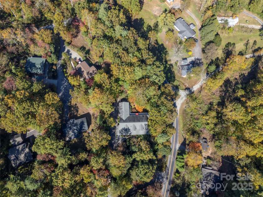 89 Memory Lane, Saluda, NC 28773.  MLS# CAR4314007, YatesRealty ID 17265. 