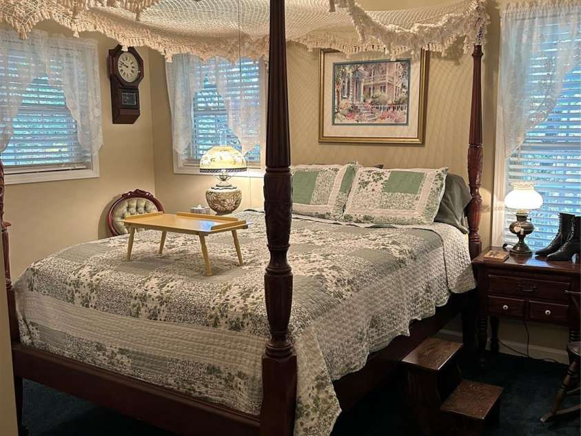 89 Memory Lane, Saluda, NC 28773.  MLS# CAR4314007, YatesRealty ID 17265. 