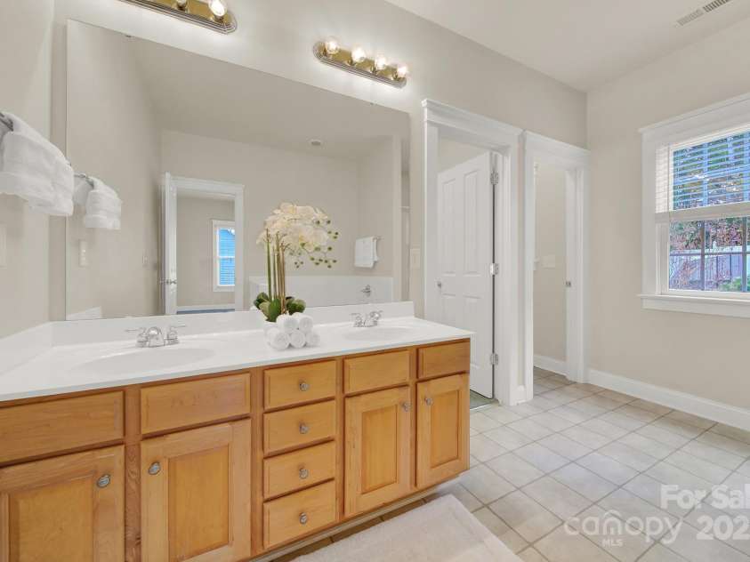 1360 Barnett Woods, Fort Mill, SC 29708.  MLS# CAR4193602, YatesRealty ID 17266. Primary bath