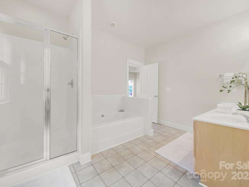1360 Barnett Woods, Fort Mill, SC 29708.  MLS# CAR4193602, YatesRealty ID 17266. Primary bath