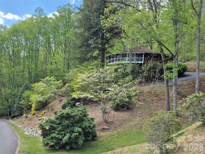 623 Country Club Drive, Canton, NC 28716.  MLS# CAR4373615, YatesRealty ID 17267. 