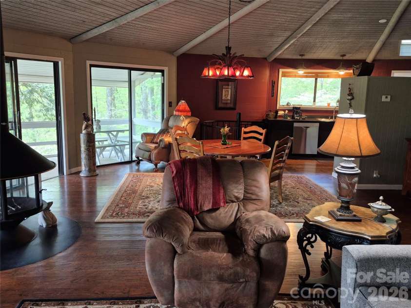 623 Country Club Drive, Canton, NC 28716.  MLS# CAR4373615, YatesRealty ID 17267. 