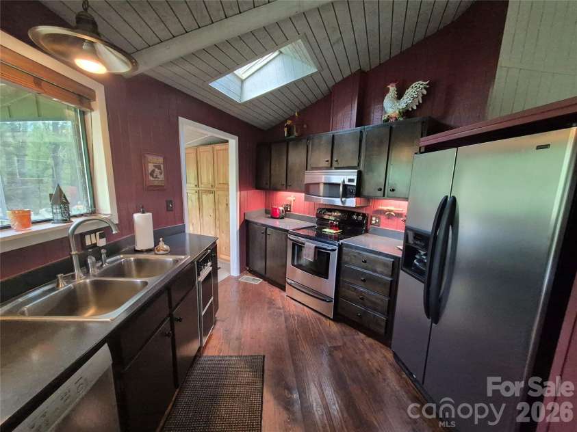 623 Country Club Drive, Canton, NC 28716.  MLS# CAR4373615, YatesRealty ID 17267. 
