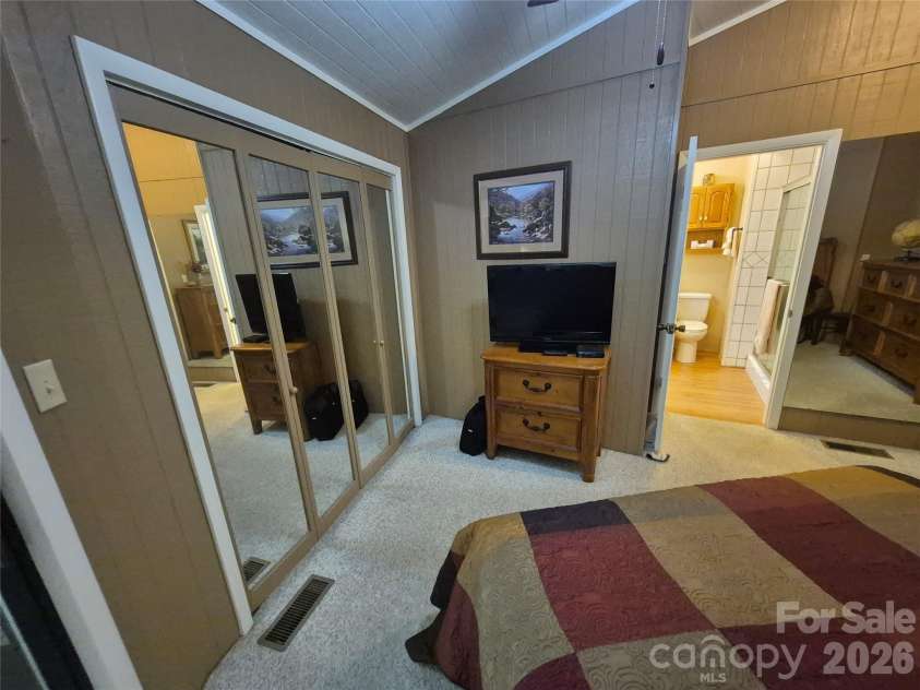 623 Country Club Drive, Canton, NC 28716.  MLS# CAR4373615, YatesRealty ID 17267. 
