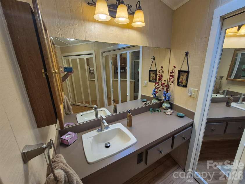 623 Country Club Drive, Canton, NC 28716.  MLS# CAR4373615, YatesRealty ID 17267. 