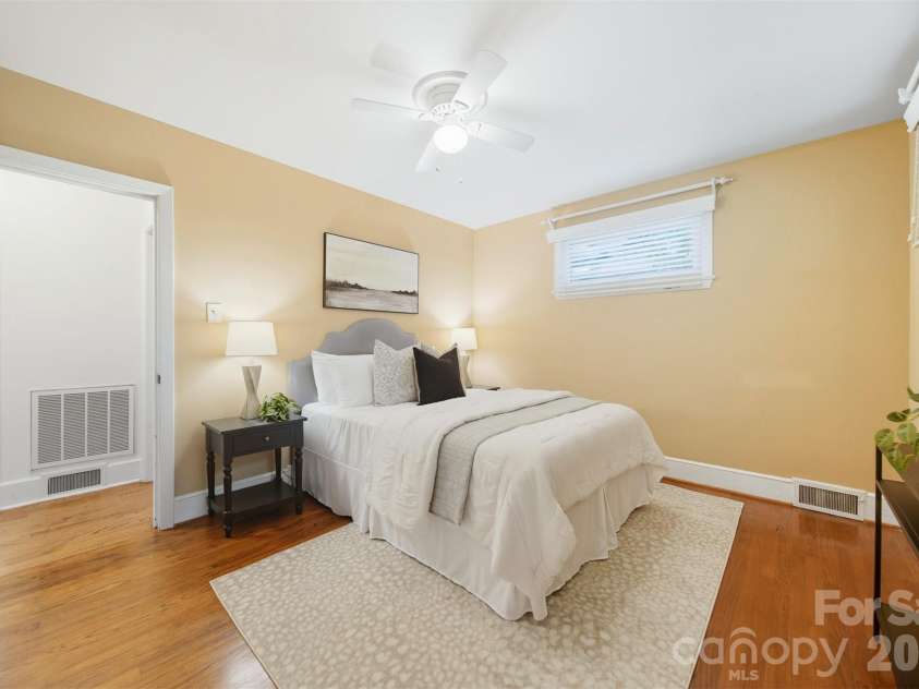 4583 Woodlark Lane, Charlotte, NC 28211.  MLS# CAR4300827, YatesRealty ID 17268. 