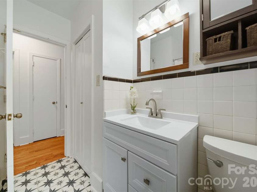 4583 Woodlark Lane, Charlotte, NC 28211.  MLS# CAR4300827, YatesRealty ID 17268. 