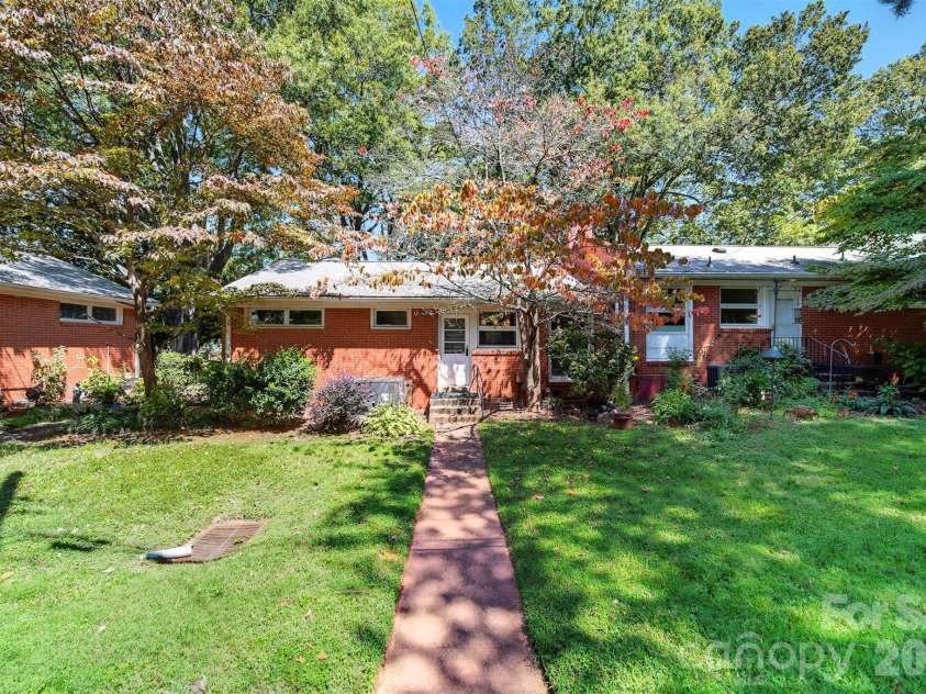 4583 Woodlark Lane, Charlotte, NC 28211.  MLS# CAR4300827, YatesRealty ID 17268. 