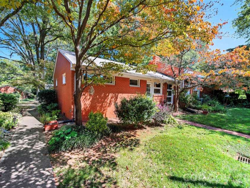 4583 Woodlark Lane, Charlotte, NC 28211.  MLS# CAR4300827, YatesRealty ID 17268. 