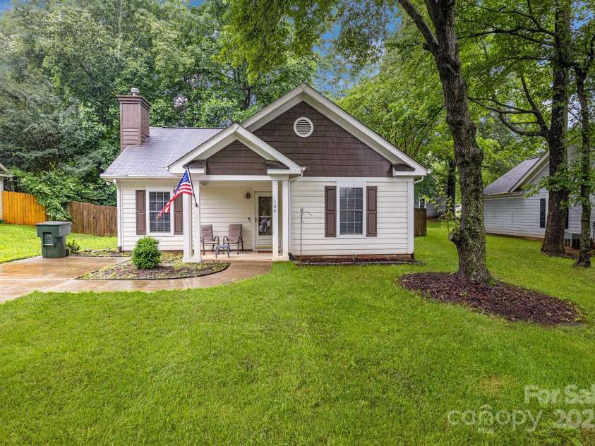 124 Cedarcroft Drive, Mooresville, NC 28115.  MLS# CAR4263489, YatesRealty ID 17269. 