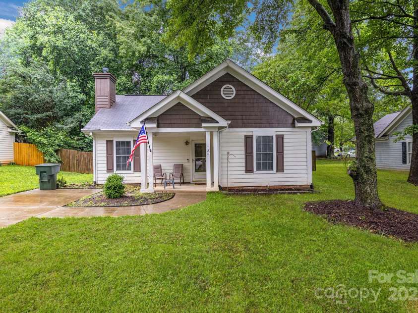 124 Cedarcroft Drive, Mooresville, NC 28115.  MLS# CAR4263489, YatesRealty ID 17269. 