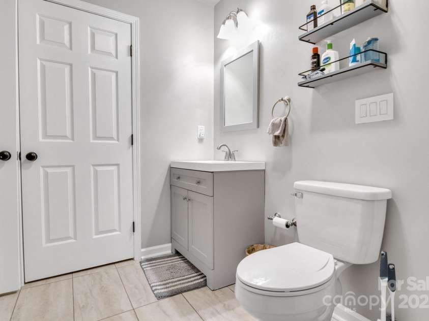 124 Cedarcroft Drive, Mooresville, NC 28115.  MLS# CAR4263489, YatesRealty ID 17269. 