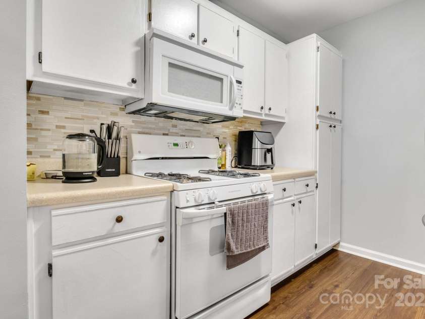 124 Cedarcroft Drive, Mooresville, NC 28115.  MLS# CAR4263489, YatesRealty ID 17269. 