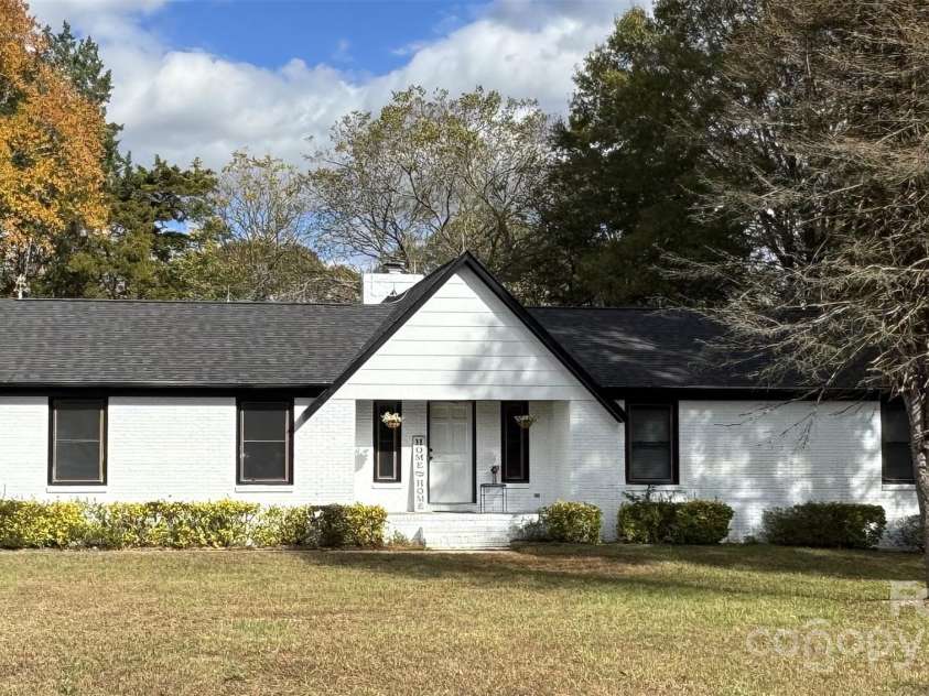 425 Acorn Oaks Drive, Salisbury, NC 28146.  MLS# CAR4317106, YatesRealty ID 1727. 