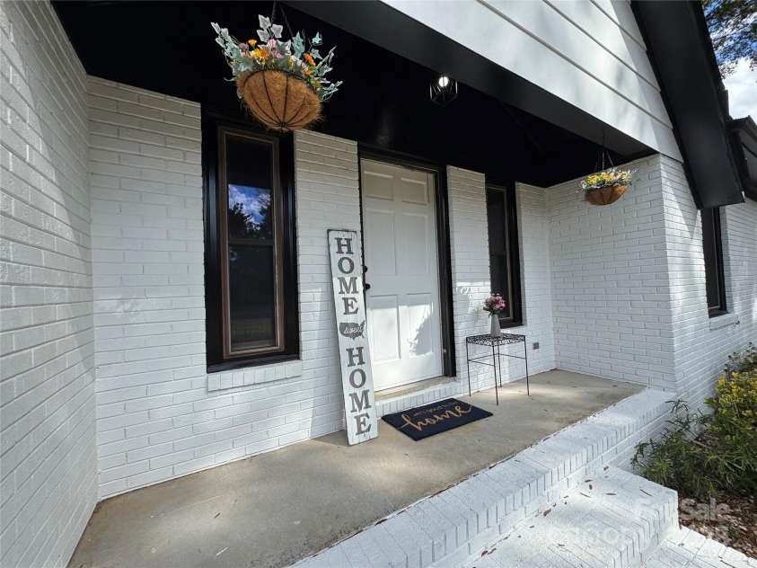 425 Acorn Oaks Drive, Salisbury, NC 28146.  MLS# CAR4317106, YatesRealty ID 1727. 