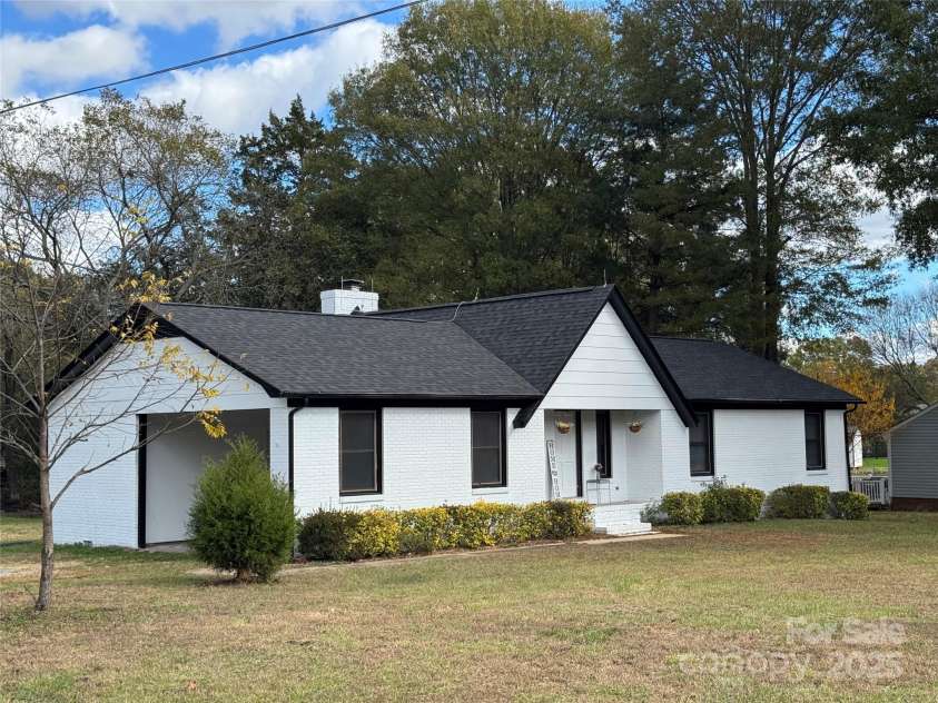 425 Acorn Oaks Drive, Salisbury, NC 28146.  MLS# CAR4317106, YatesRealty ID 1727. 