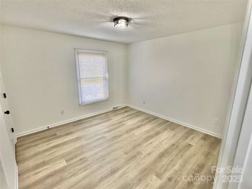 425 Acorn Oaks Drive, Salisbury, NC 28146.  MLS# CAR4317106, YatesRealty ID 1727. 