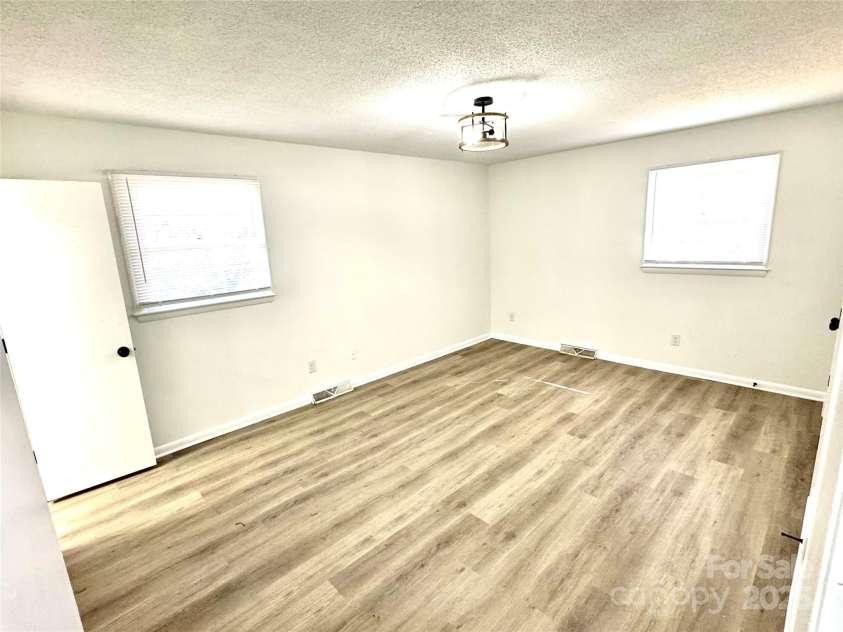 425 Acorn Oaks Drive, Salisbury, NC 28146.  MLS# CAR4317106, YatesRealty ID 1727. 