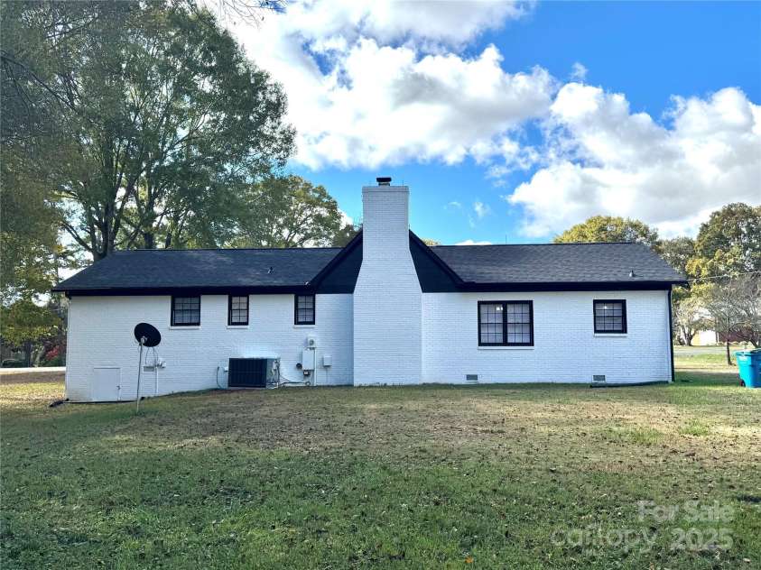 425 Acorn Oaks Drive, Salisbury, NC 28146.  MLS# CAR4317106, YatesRealty ID 1727. 