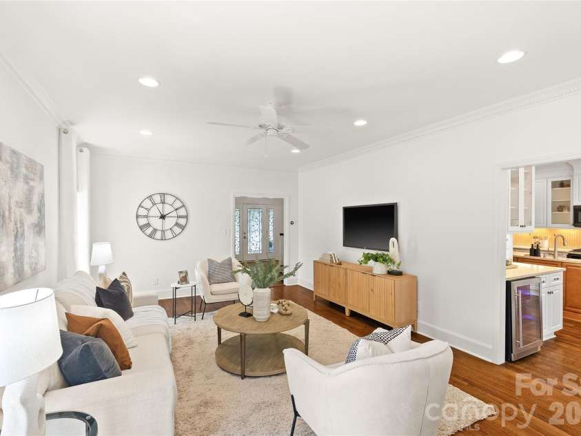 3001 Ferncliff Road, Charlotte, NC 28211.  MLS# CAR4373101, YatesRealty ID 17271. 