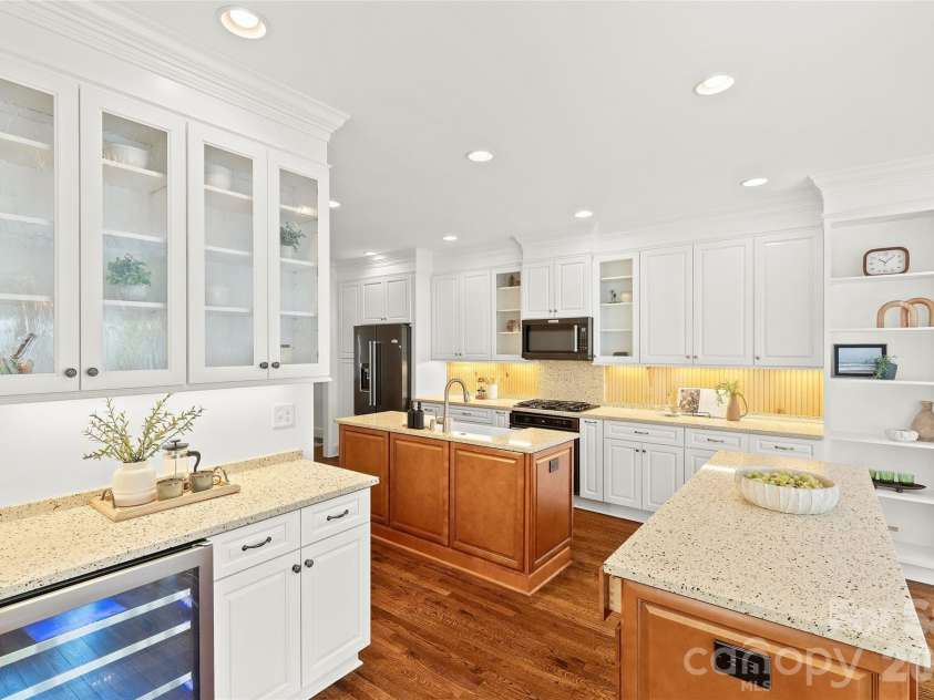 3001 Ferncliff Road, Charlotte, NC 28211.  MLS# CAR4373101, YatesRealty ID 17271. 