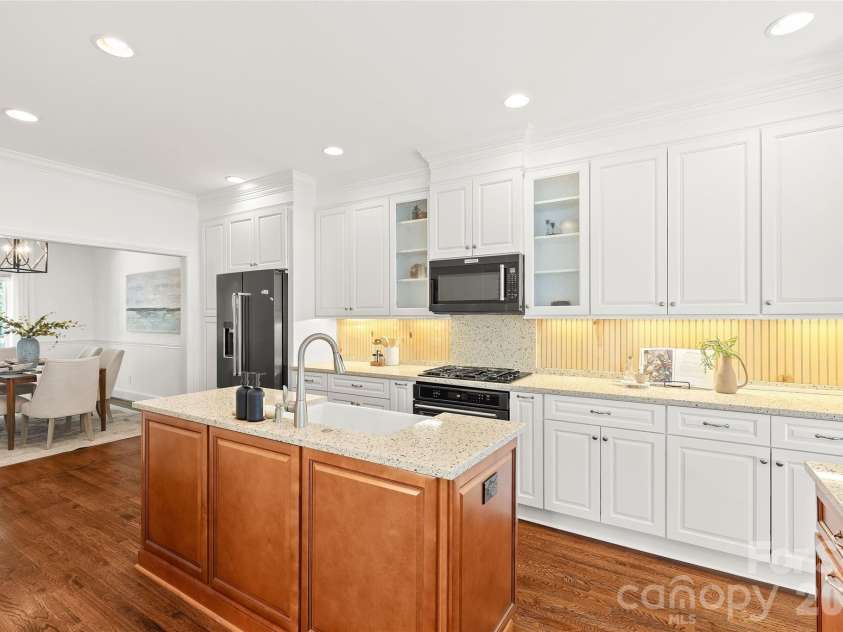 3001 Ferncliff Road, Charlotte, NC 28211.  MLS# CAR4373101, YatesRealty ID 17271. 