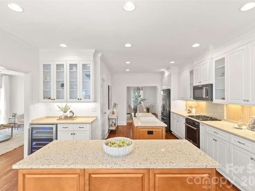 3001 Ferncliff Road, Charlotte, NC 28211.  MLS# CAR4373101, YatesRealty ID 17271. 
