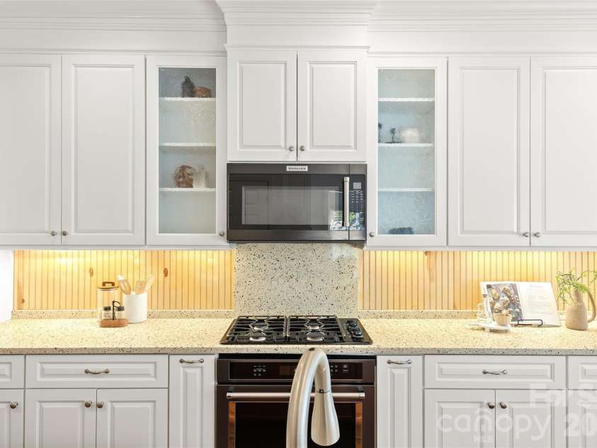 3001 Ferncliff Road, Charlotte, NC 28211.  MLS# CAR4373101, YatesRealty ID 17271. 