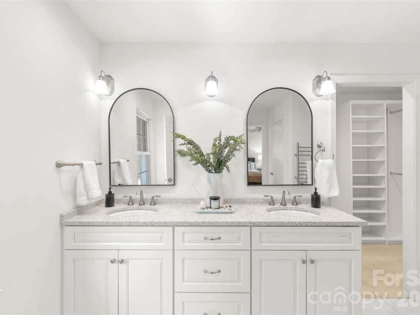 3001 Ferncliff Road, Charlotte, NC 28211.  MLS# CAR4373101, YatesRealty ID 17271. 