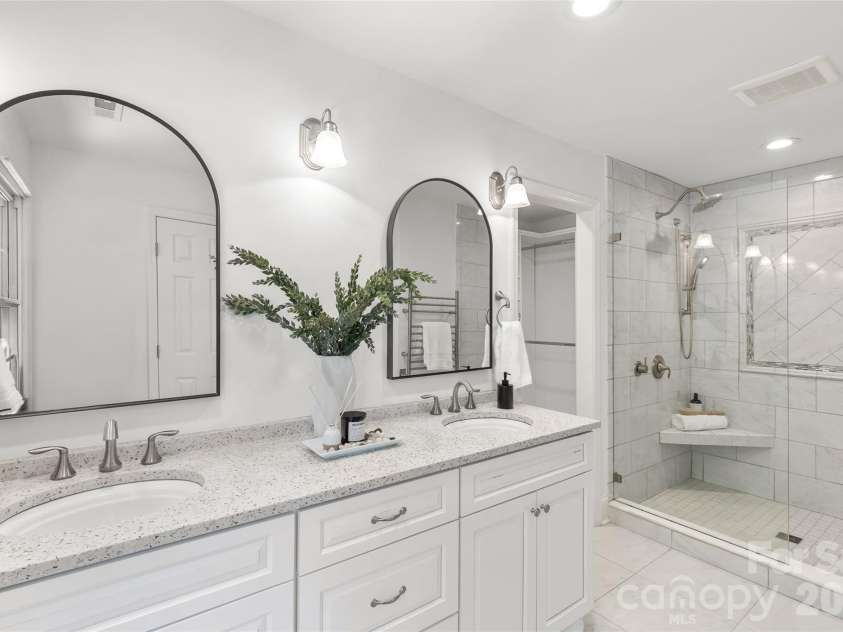 3001 Ferncliff Road, Charlotte, NC 28211.  MLS# CAR4373101, YatesRealty ID 17271. 