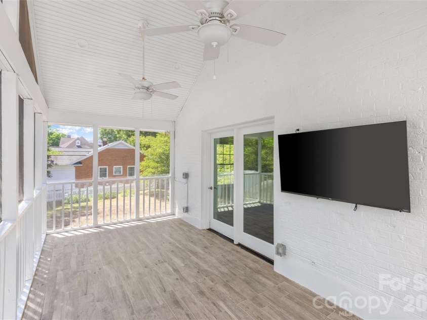 3001 Ferncliff Road, Charlotte, NC 28211.  MLS# CAR4373101, YatesRealty ID 17271. 