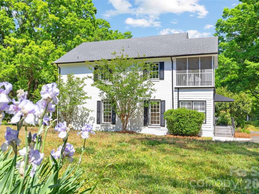 3001 Ferncliff Road, Charlotte, NC 28211.  MLS# CAR4373101, YatesRealty ID 17271. 