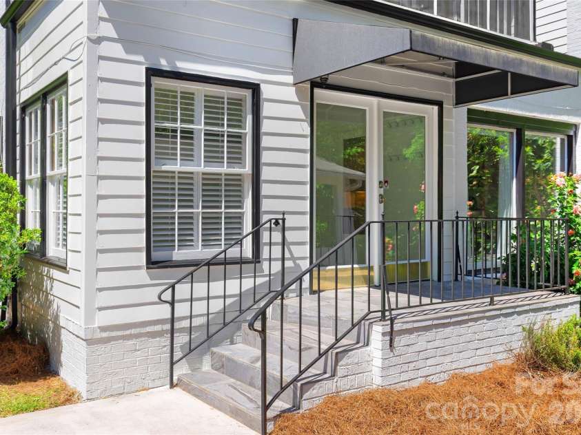 3001 Ferncliff Road, Charlotte, NC 28211.  MLS# CAR4373101, YatesRealty ID 17271. 