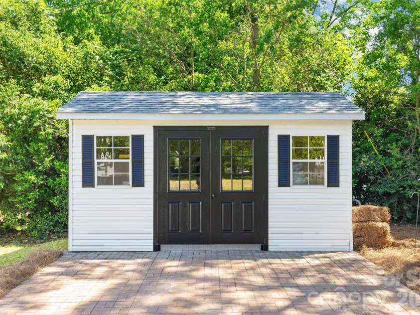 3001 Ferncliff Road, Charlotte, NC 28211.  MLS# CAR4373101, YatesRealty ID 17271. 