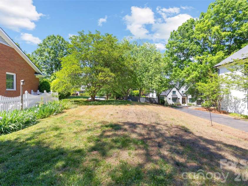 3001 Ferncliff Road, Charlotte, NC 28211.  MLS# CAR4373101, YatesRealty ID 17271. 