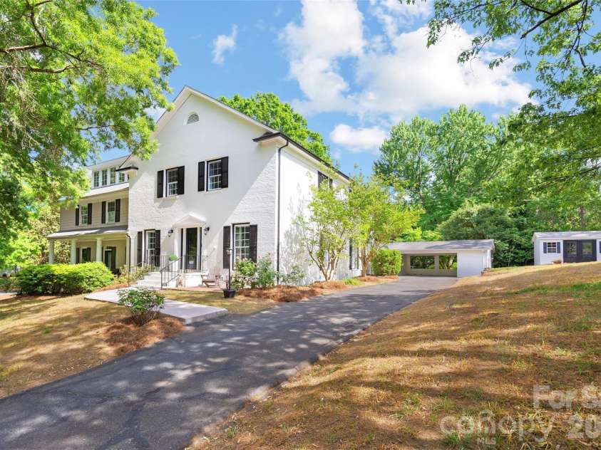 3001 Ferncliff Road, Charlotte, NC 28211.  MLS# CAR4373101, YatesRealty ID 17271. 