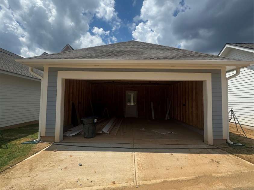 9109 Maybry Park Street, Charlotte, NC 28212.  MLS# CAR4261607, YatesRealty ID 17273. 2-Car Garage