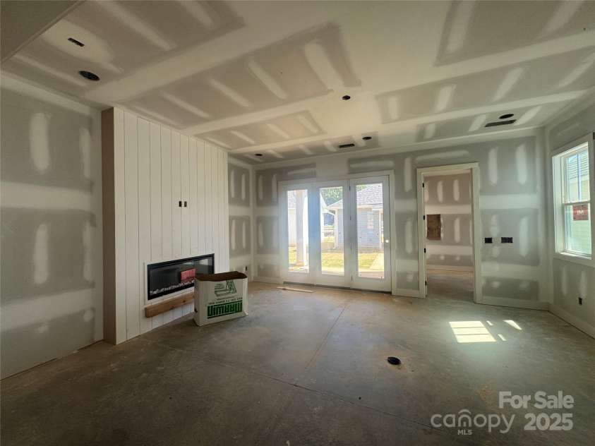 9109 Maybry Park Street, Charlotte, NC 28212.  MLS# CAR4261607, YatesRealty ID 17273. Family Room + Fireplace