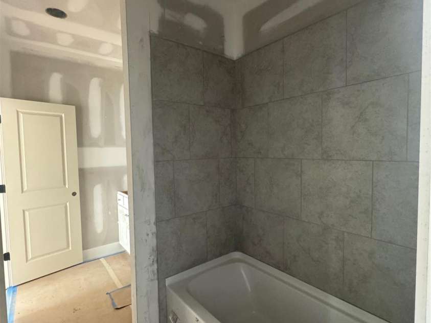9105 Maybry Park Street, Charlotte, NC 28212.  MLS# CAR4258045, YatesRealty ID 17274. Bathroom Two Shower/Tub