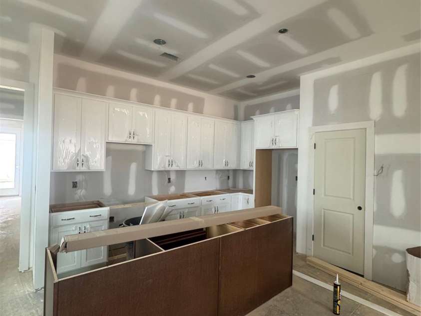 9105 Maybry Park Street, Charlotte, NC 28212.  MLS# CAR4258045, YatesRealty ID 17274. Kitchen