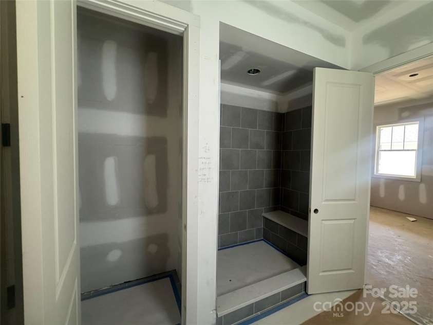9105 Maybry Park Street, Charlotte, NC 28212.  MLS# CAR4258045, YatesRealty ID 17274. Owner's Bath Shower
