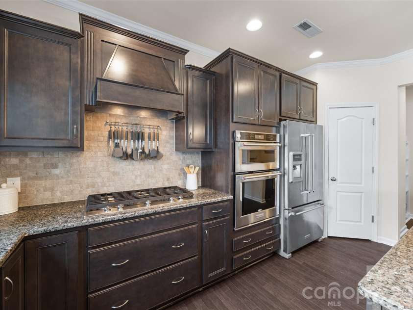 10830 Saltmarsh Lane, Charlotte, NC 28278.  MLS# CAR4349203, YatesRealty ID 17275. 