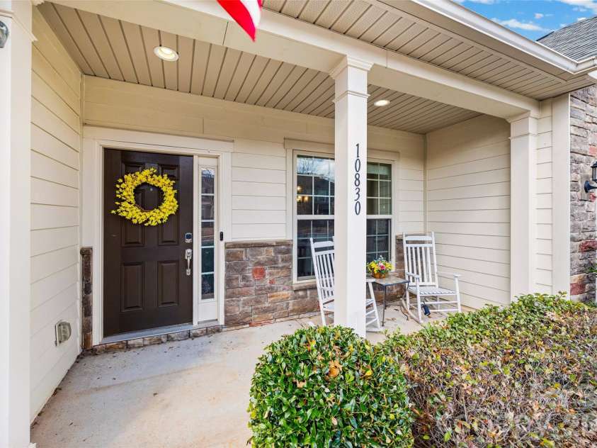10830 Saltmarsh Lane, Charlotte, NC 28278.  MLS# CAR4349203, YatesRealty ID 17275. Charming Front Porch