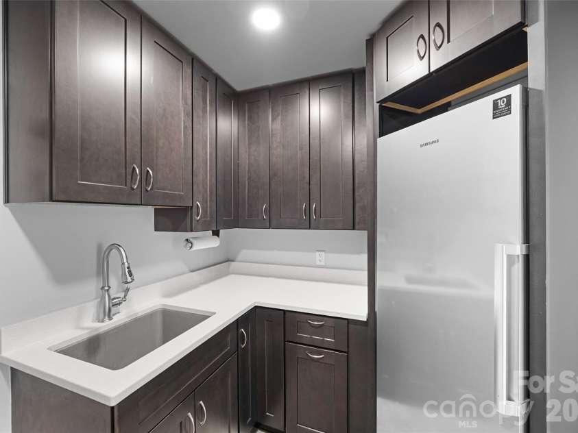 10830 Saltmarsh Lane, Charlotte, NC 28278.  MLS# CAR4349203, YatesRealty ID 17275. Laundry room with built ins