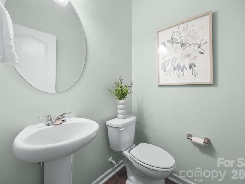 10830 Saltmarsh Lane, Charlotte, NC 28278.  MLS# CAR4349203, YatesRealty ID 17275. Main level half bath