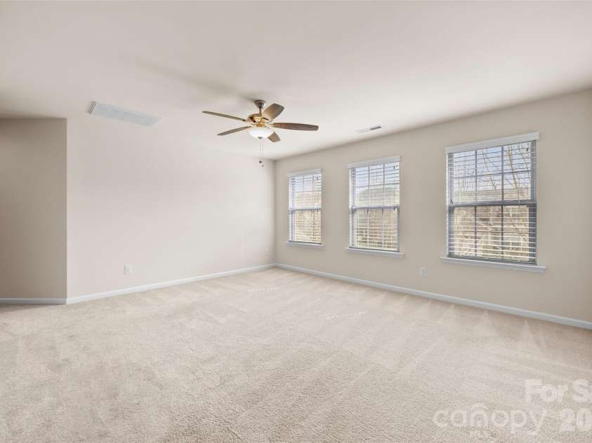 10830 Saltmarsh Lane, Charlotte, NC 28278.  MLS# CAR4349203, YatesRealty ID 17275. More flex space in this large loft 