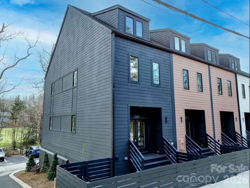 1314 Carolyn Drive, Charlotte, NC 28205.  MLS# CAR4358315, YatesRealty ID 17276. 